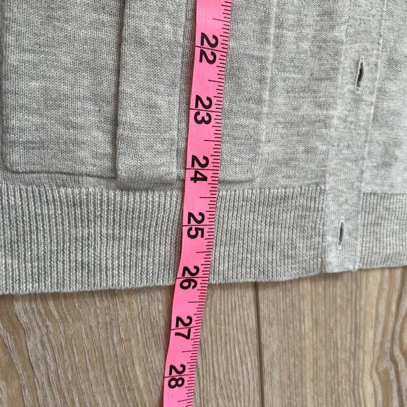 🐚Banana Republic light  grey carding Sz S Details on pocket* V-Neck*  Min… - Picture 7 of 10